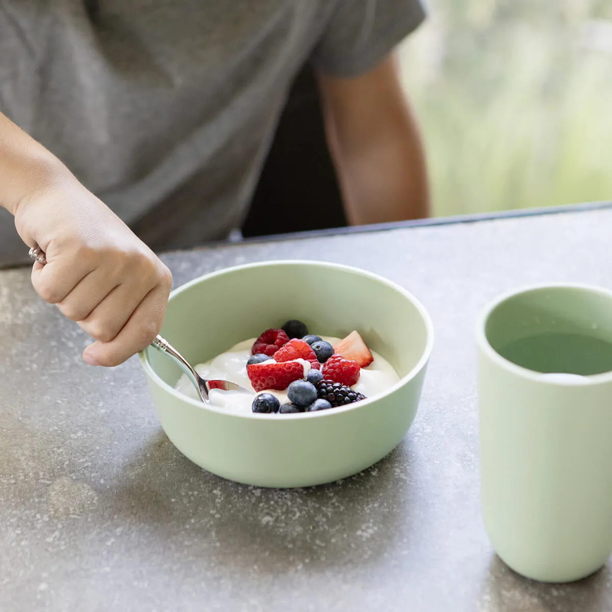 24oz Mealtime Bowl (2-Pack) - Stylish and Durable Tableware for Kids 5 