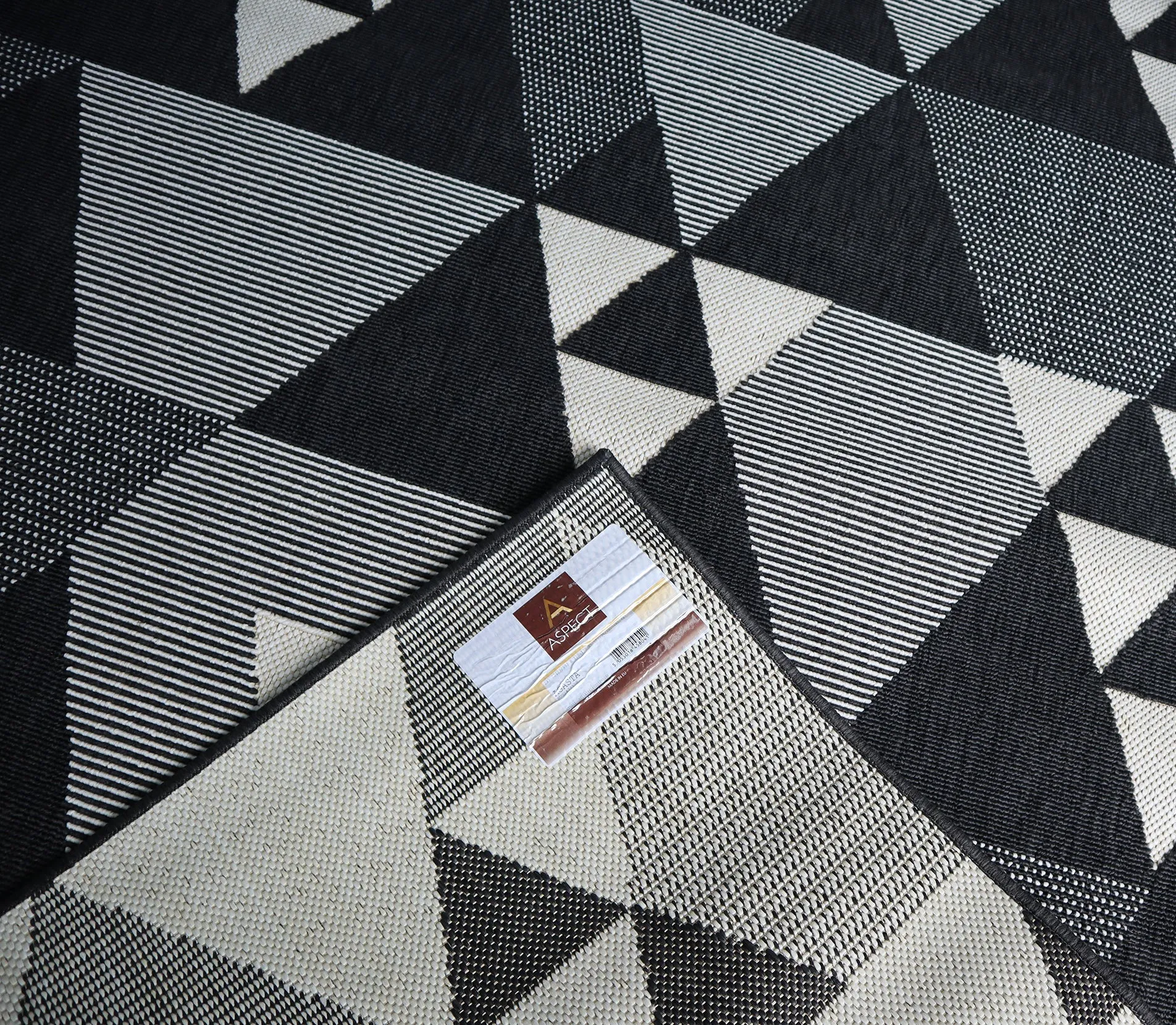 Geometric Triangle Pattern Area Rug (Black/Cream, 120x170cm)