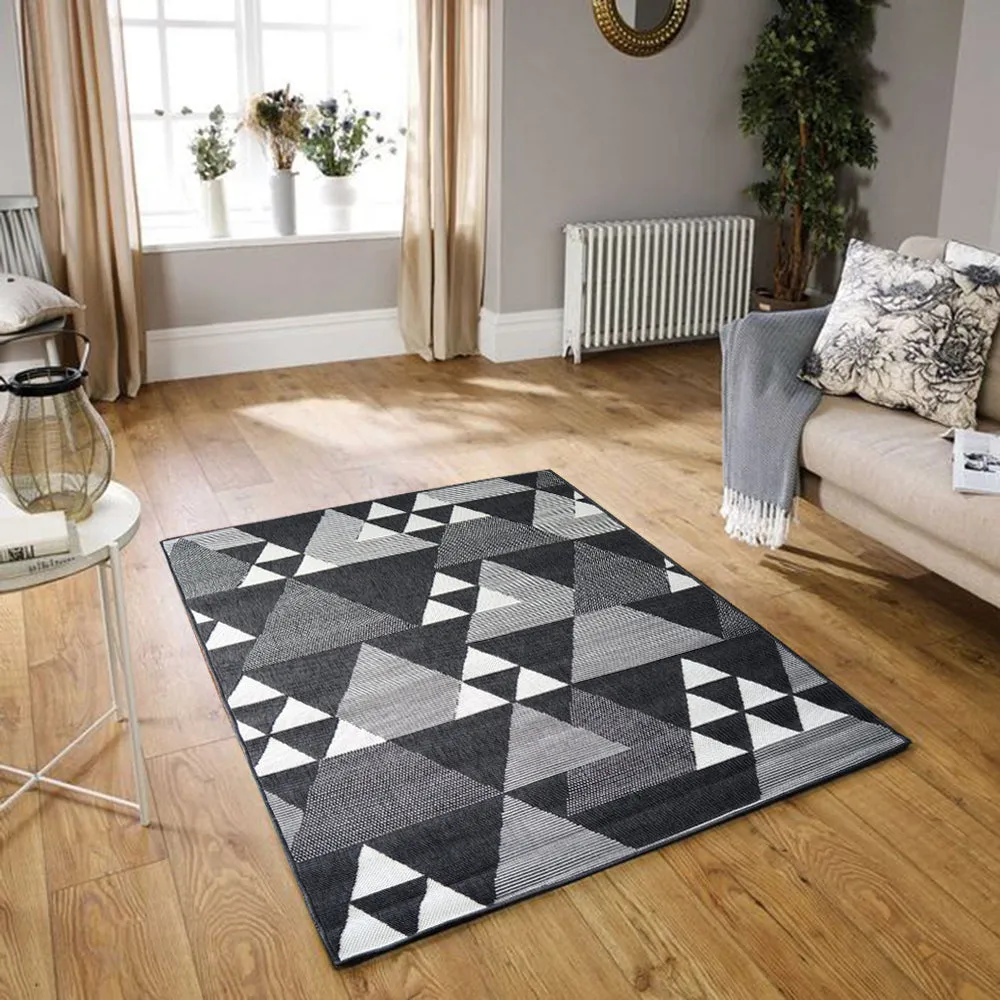 Geometric Triangle Pattern Area Rug (Black/Cream, 120x170cm)