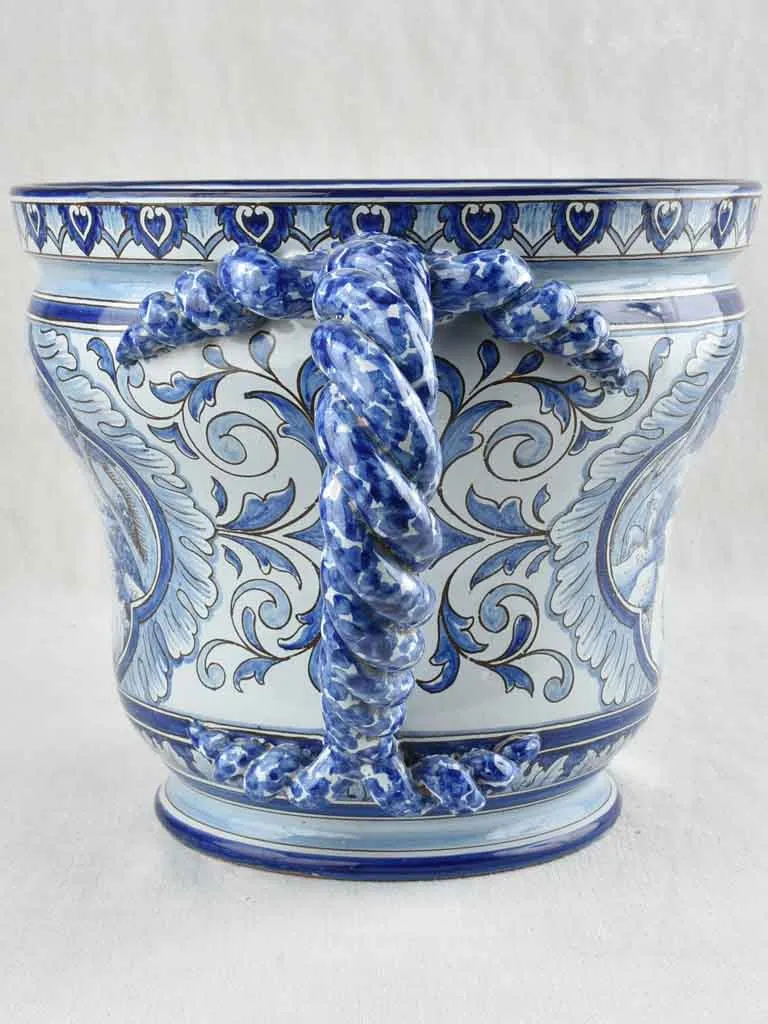 Large blue & white cache pot from Burgundy w/ 2 handles - Antoine Montagnon